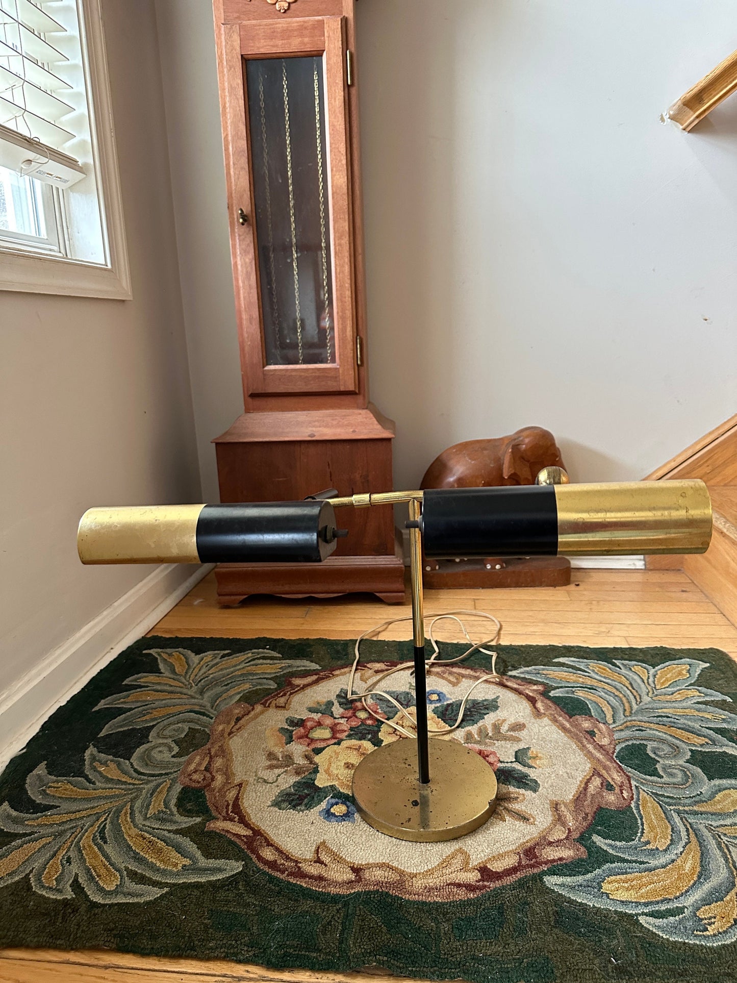 MCM Von Nessen Koch & Lowy Style Articulating Brass Desk Light Arm | Mid Century Moder Brass Plated And Black Shade Table Lamp