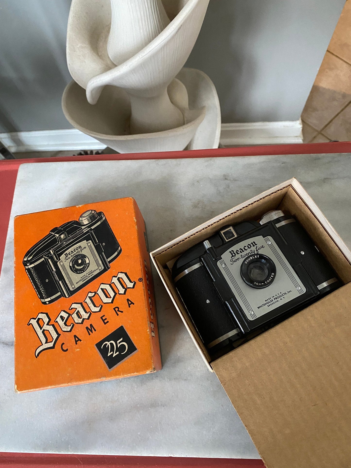 1950’s Beacon Two Twenty Five Film Camera | In Original Bix | Vintage Beacon Bakelite Camera