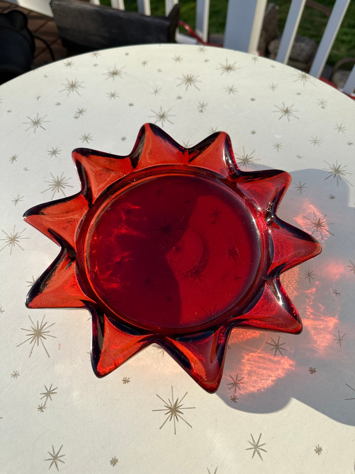 Vintage Red Sun Ashtray ir Tricket Dish | Heavt Red Glass Star Sun Ashtray