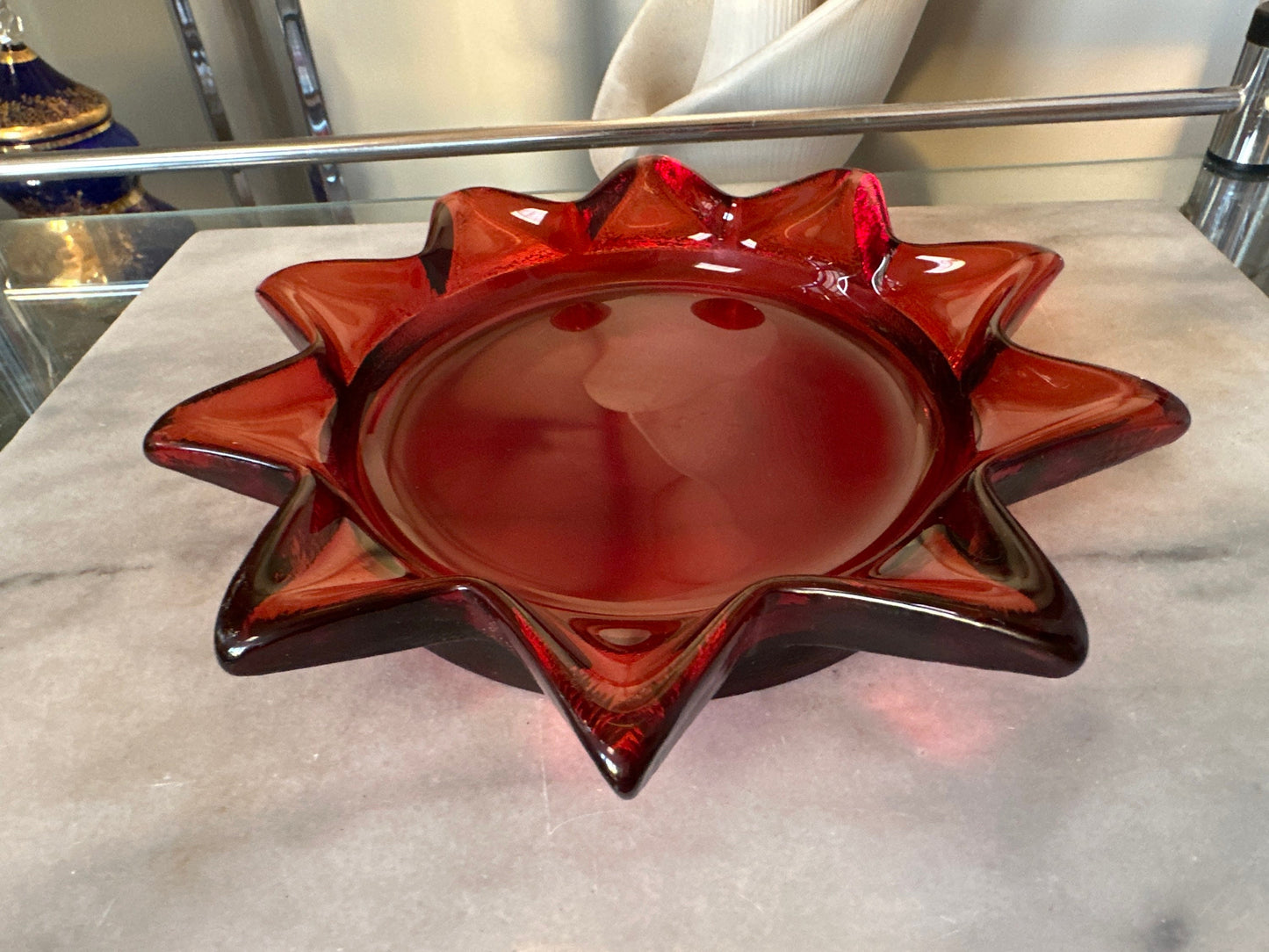 Vintage Red Sun Ashtray ir Tricket Dish | Heavt Red Glass Star Sun Ashtray