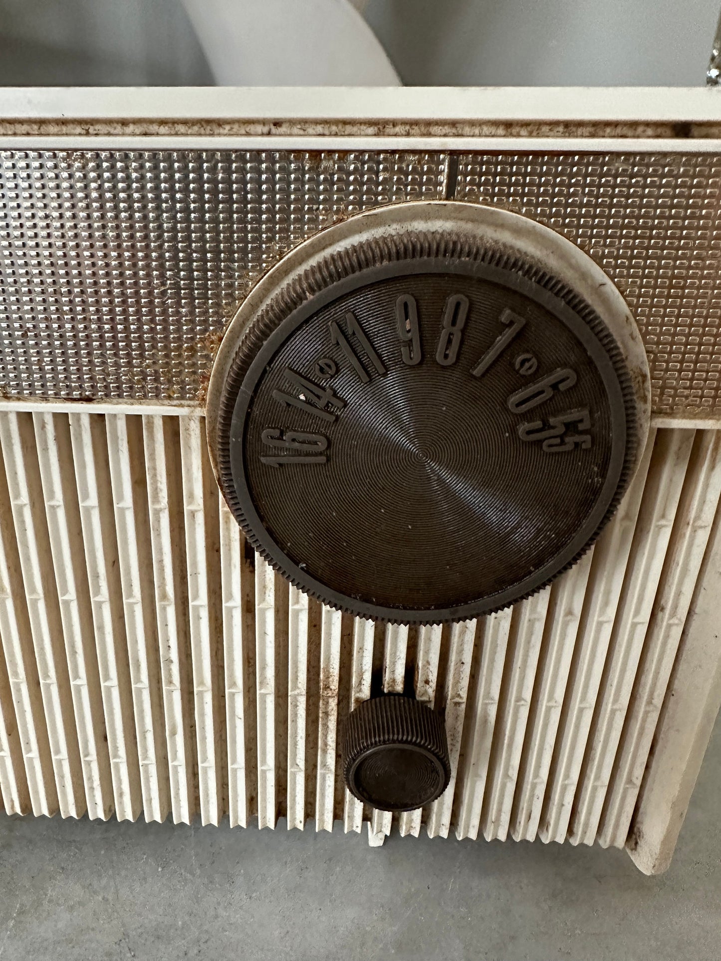 Vintage Zenith M504L (plastic tube table radio) | Working Condition)