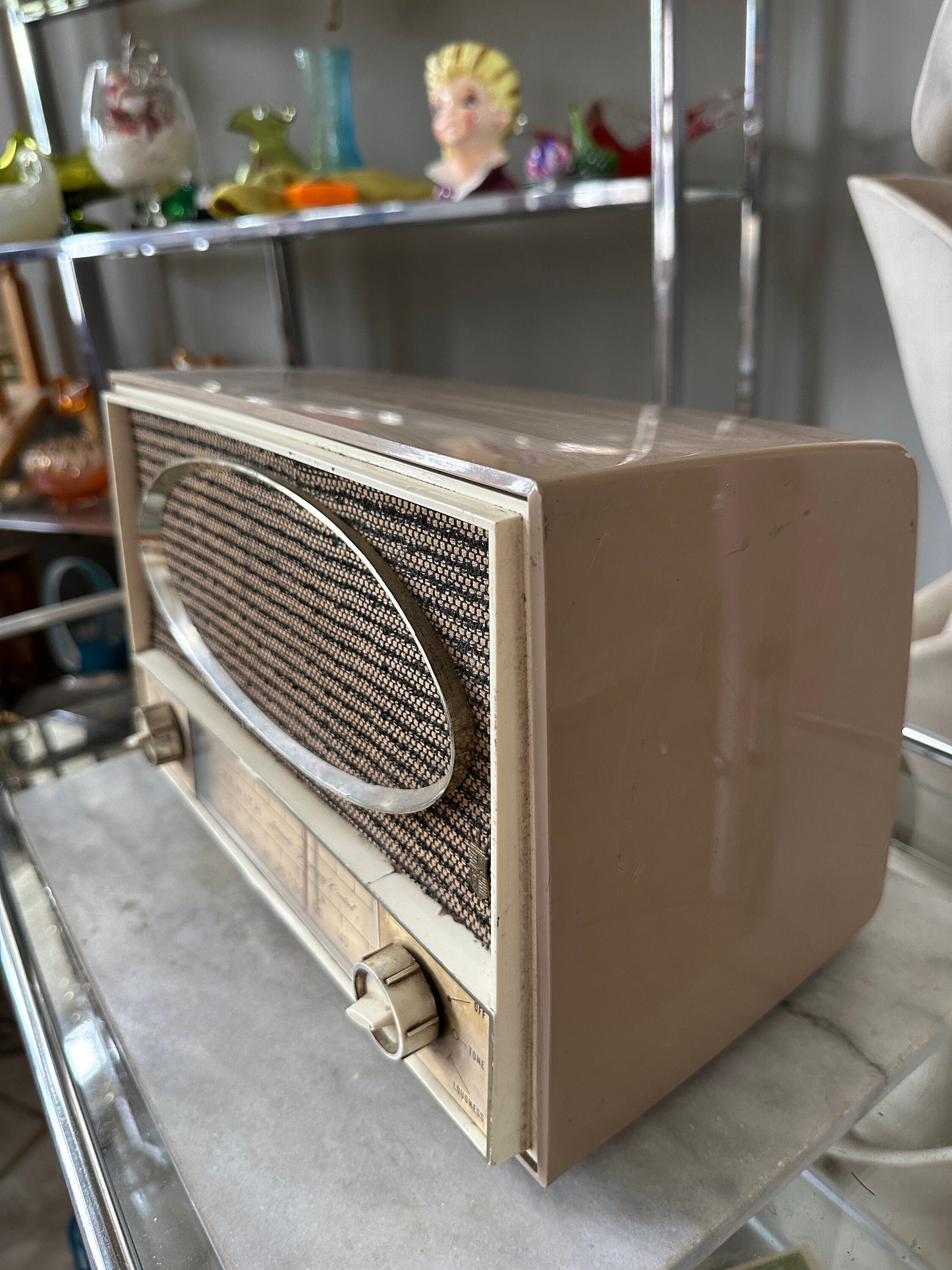 Vintage Radio Zenith Automatic Frequency Control Tube Radio 1959 Beige / Tan Vintage Zenith Radio